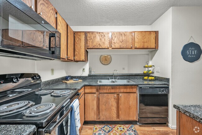 1 BR, 1 BA, 718 SF. - Kitchen