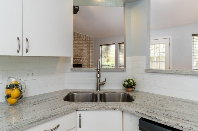 Photo - 15658 Pebble Lake Dr