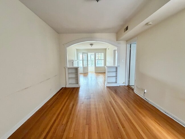 Building Photo - 2659 N Saint Louis Ave Unit 1