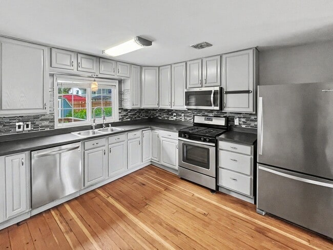 Photo - 3330 E 41st Ave