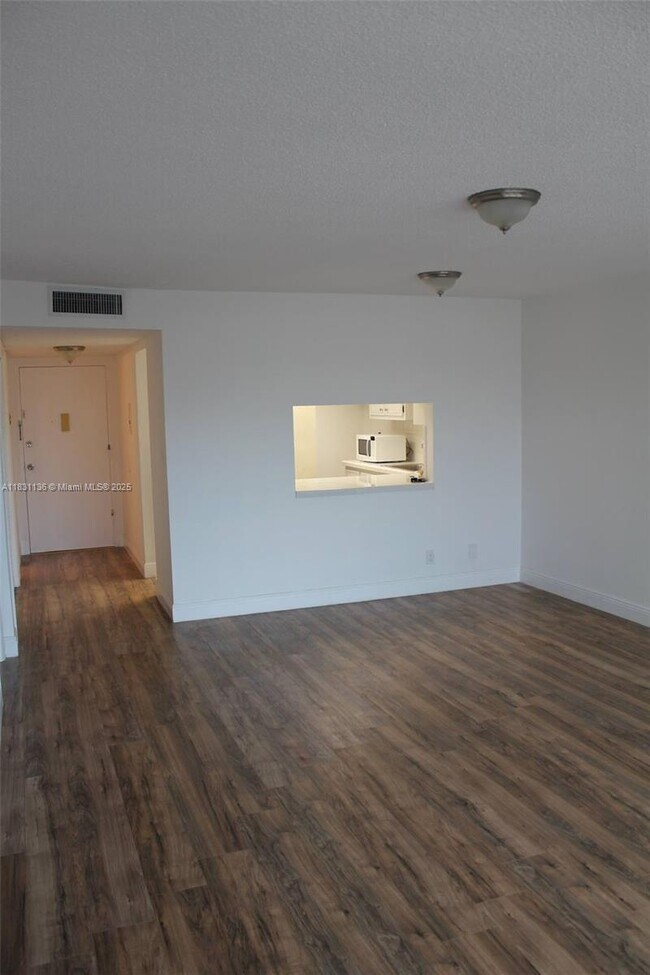 Photo - 1400 NE 169th St Unidad 310 Rental