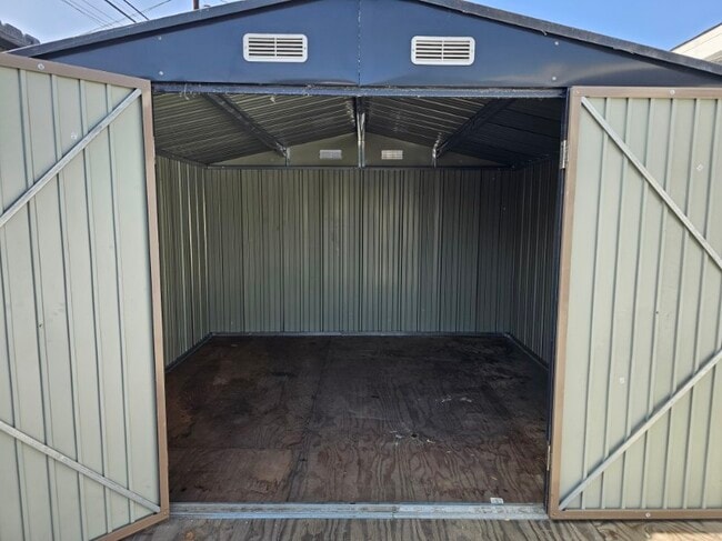 Photo - 290 E 57th St