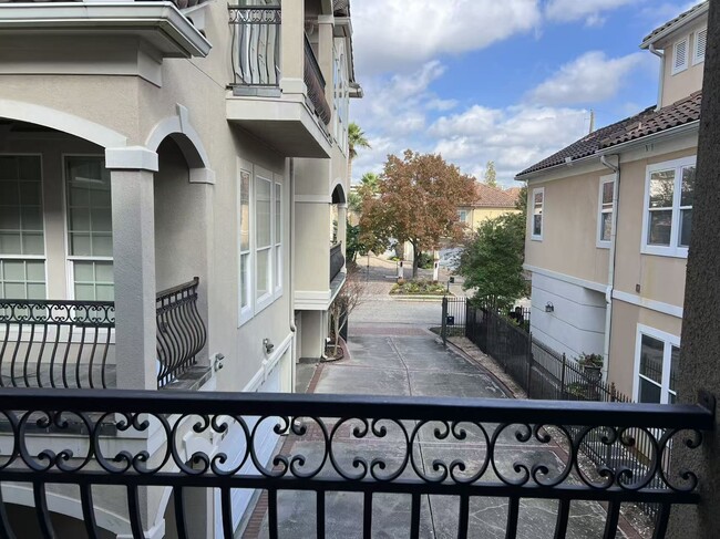 Building Photo - 5511 Val Verde St