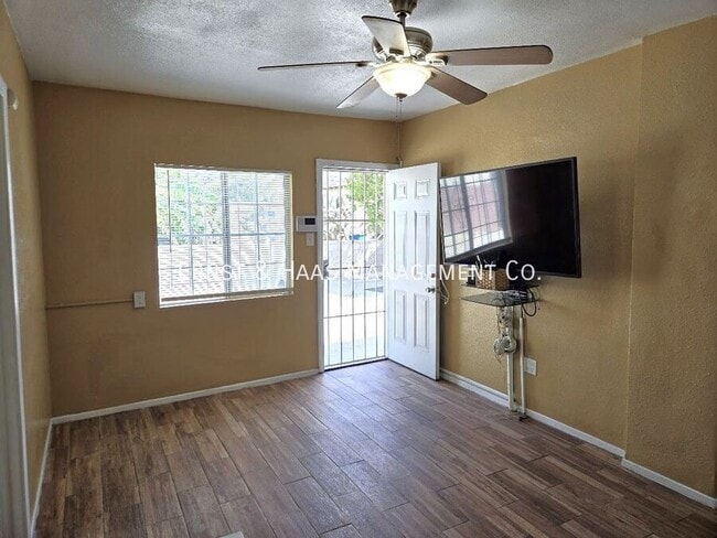 Photo - 337 E 17th St