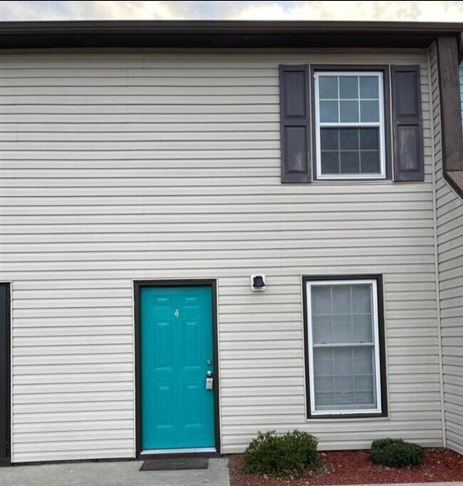 Photo - 2220 Oakwood Ln