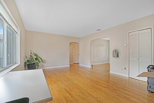 Photo - 530 SW 10th St Unidad 3B