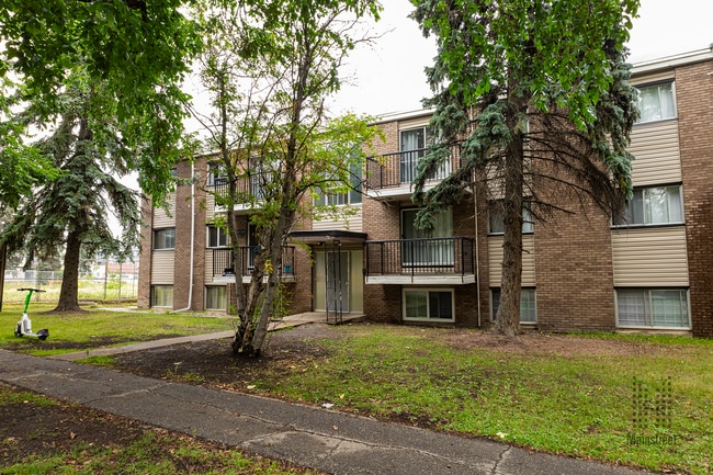 Building Photo - Hudson Arms