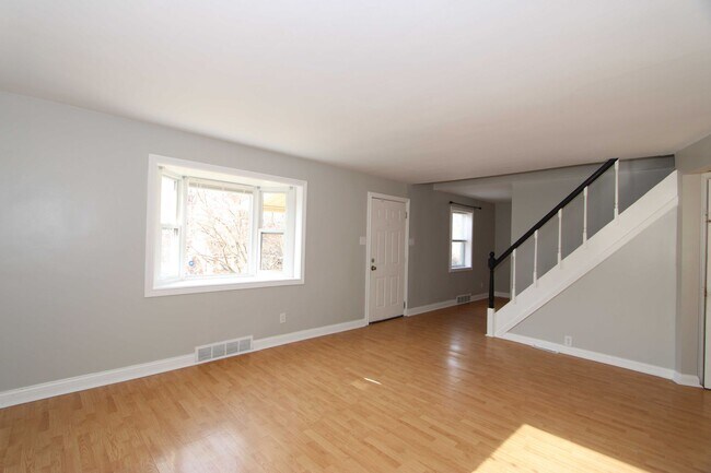 Photo - 3 Bedroom 1 Bathroom with 4th bonus bedroom in basement Single Family House