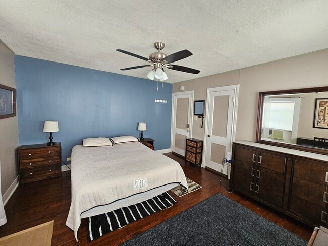 Building Photo - 2506 Elmen St Unit 2B