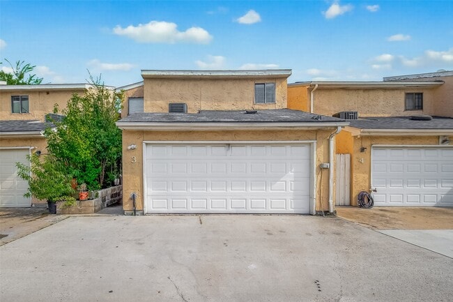 Building Photo - 11411 Harwin Dr. Unit 3 Rental