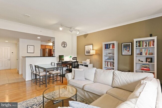 Building Photo - 2220 Fairfax Dr Unit 201 Rental
