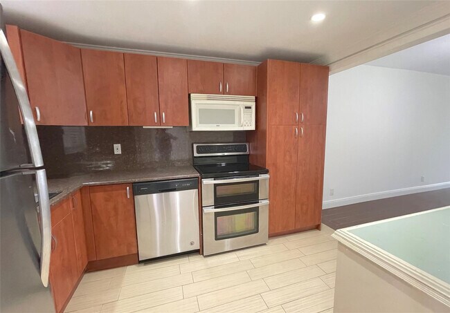 Photo - 9411 Evergreen Pl Unit 302