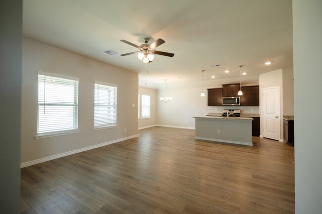 Photo - 707 Davy St