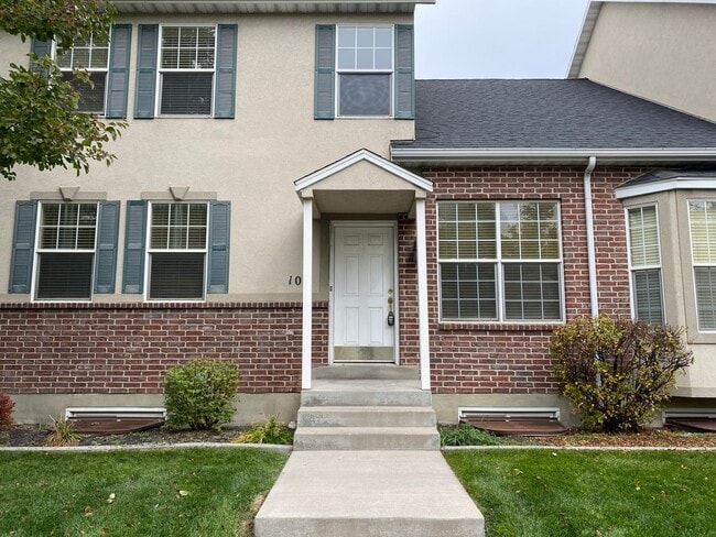 Building Photo - Half Price 1st Month! Beautiful 4 Bedroom 3.5 Bathroom Town Home In Logan