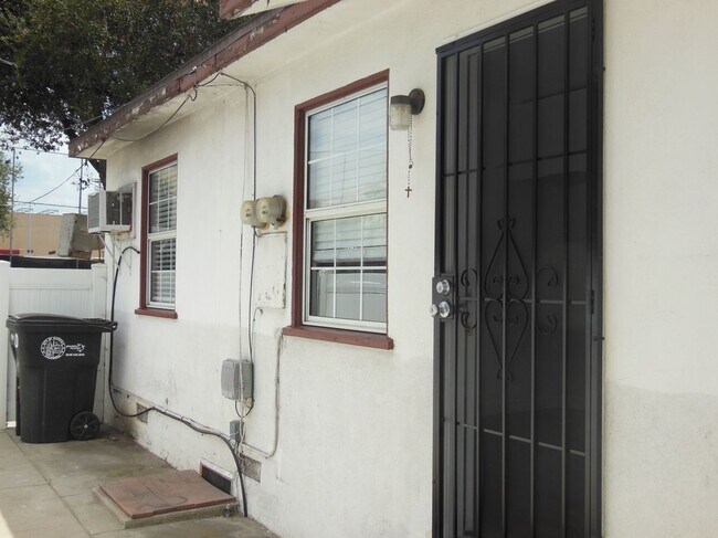 135 S Verdugo Rd Unidad D