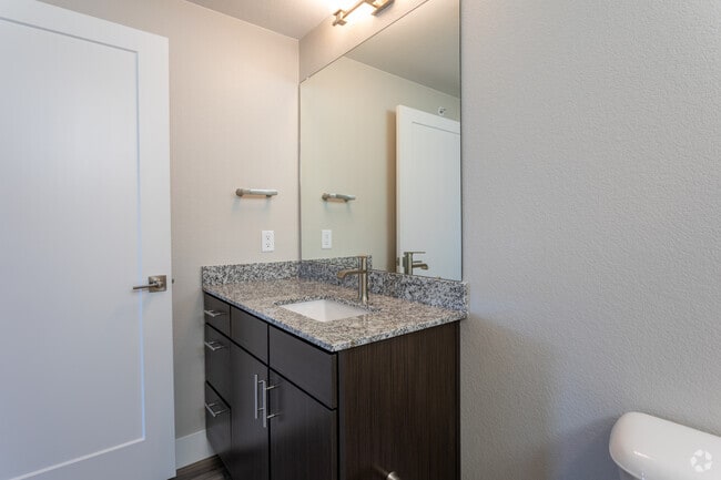 1BR, 1BA - 701 SF