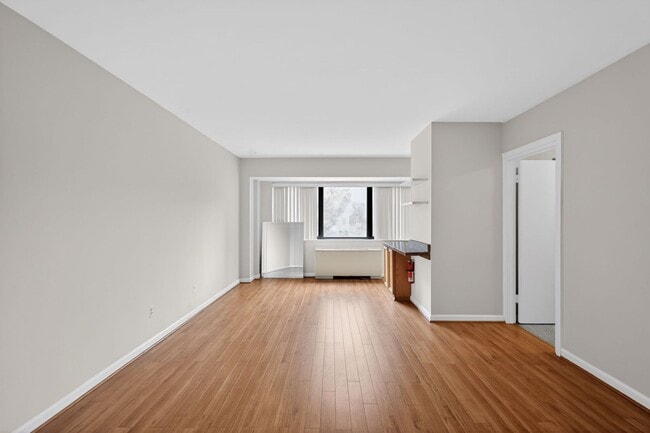 Photo - Sunlit Studio Steps from Cleveland Park Metro