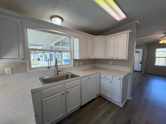 Photo - 2035 Red Cedar Dr