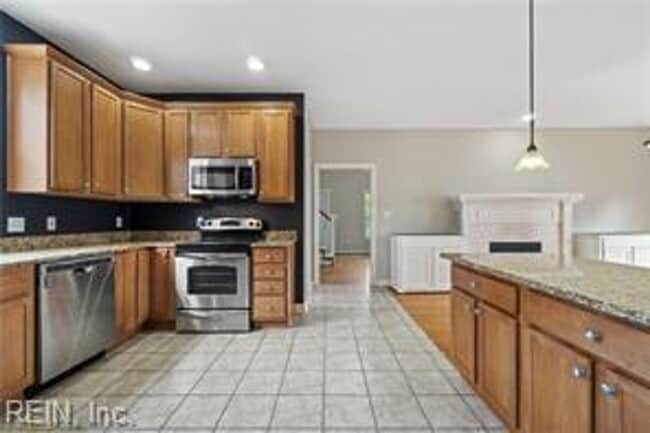 Photo - 4 Bed 2.5 Bath Home for Rent!