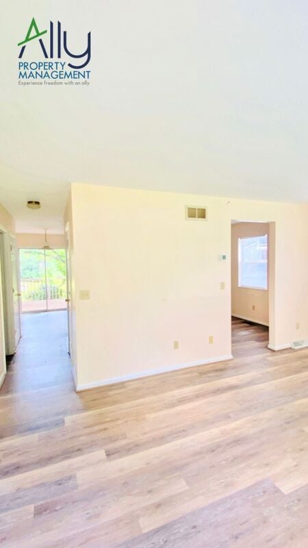 Photo - 506 Moseley Dr Unit B - 1