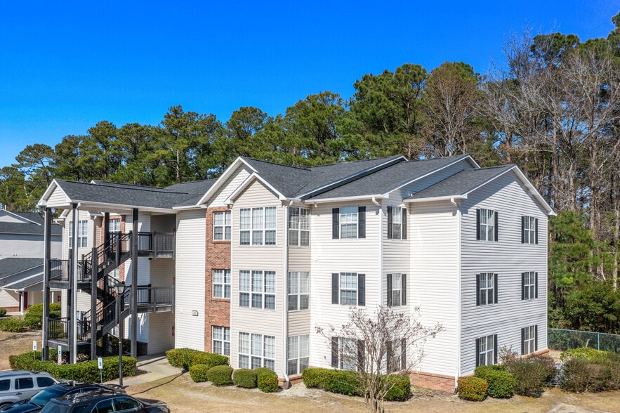 Summer Crest Apartments - Building Exterior