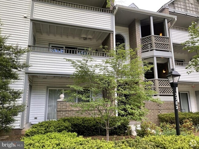 Building Photo - 7703 Lafayette Forest Dr Unit 23 Rental