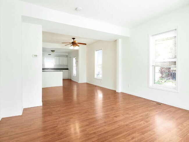 Photo - 3 Bedroom Side by Side duplex Available Now