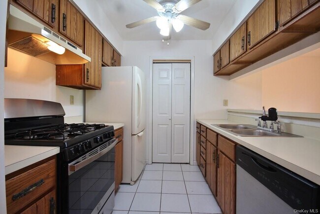 Photo - 18 Knoll View