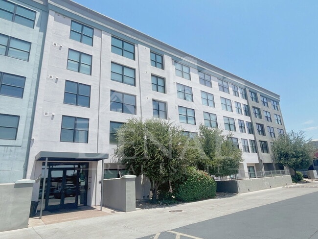 Building Photo - 535 W Thomas Rd Unit Apt 401