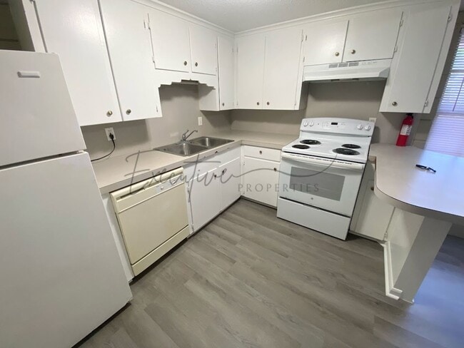 Photo - 1BR Apartment – $795 w/ ALL Utilities Paid! Unit 419 Clarence St. #4