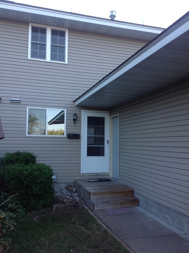 Photo - 144 Maine St N Townhome