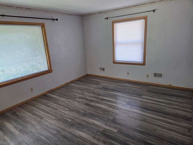 Building Photo - 2306 S 85th St