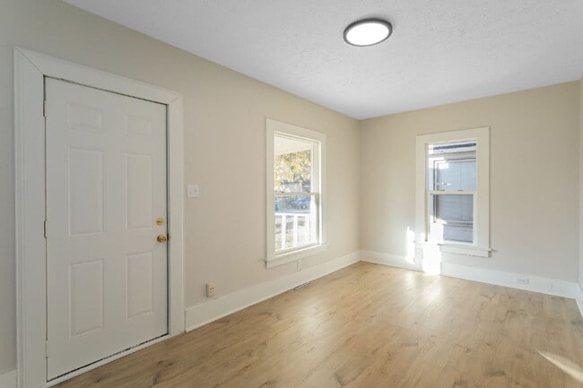 Photo - 232 E Grove St
