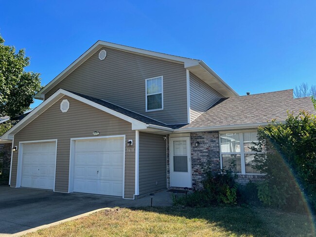 Building Photo - 3616-3618 Pimlico Dr Unit 3618