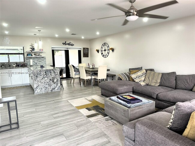 Photo - 1050 W 37th St House