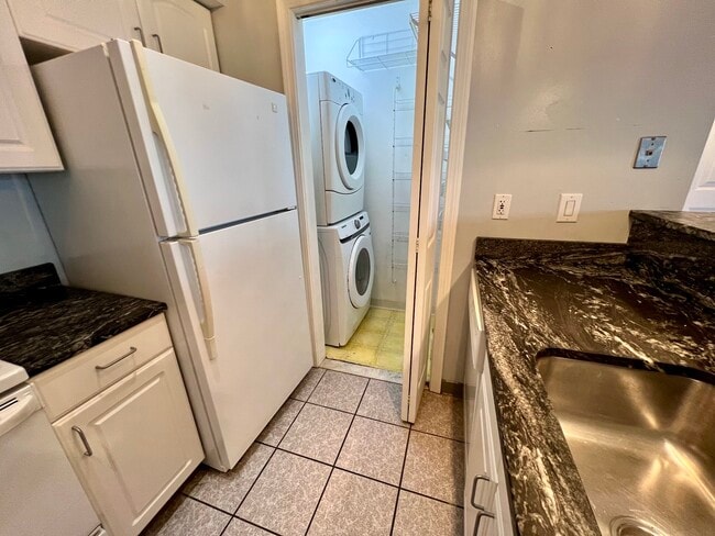 3 Forest Glen Cir Unit 3