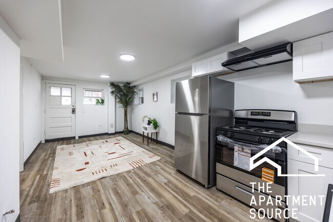 Photo - 1634 N Whipple St Unidad G