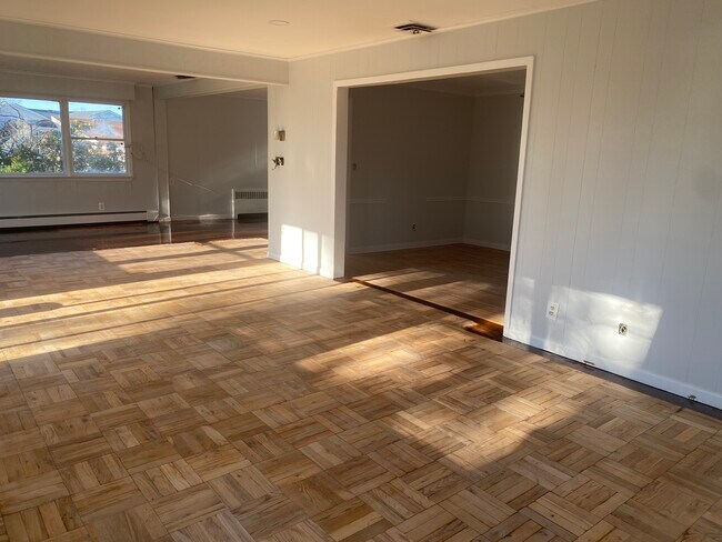60 Gristmill Ln