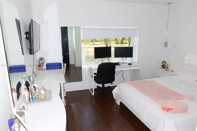 Photo - 10923 NW 70th St