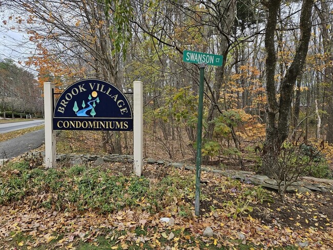 Building Photo - 69 Spencer Rd Unit 34J