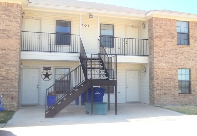Building Photo - 501 Bermuda Unit D