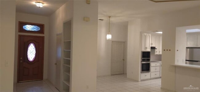 Photo - 11 Jasmine Ave W