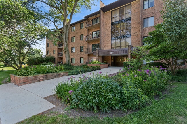 Photo - 7510 Farmingdale Dr Unit 210