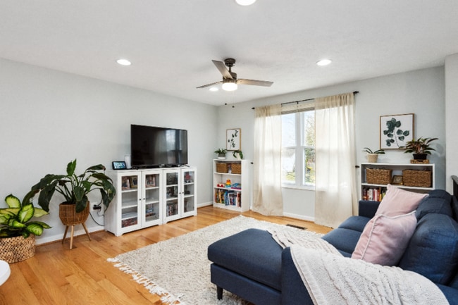 937 Marine Dr
