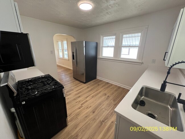 Photo - 2015 S Hackley St