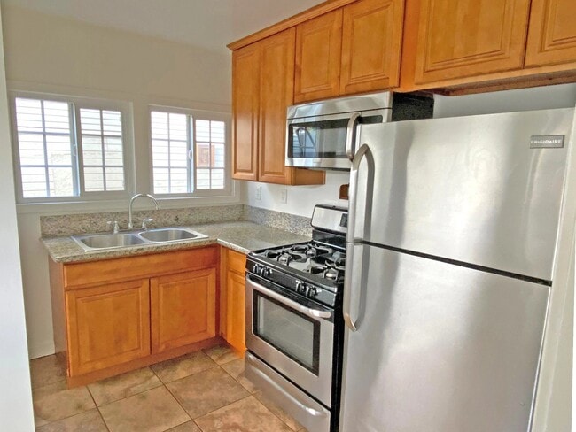 Building Photo - 1306 W Sunset Blvd