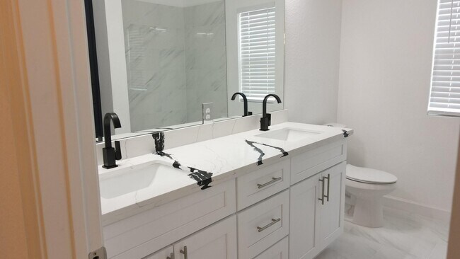 Photo - 5126 Lyndhurst Dr