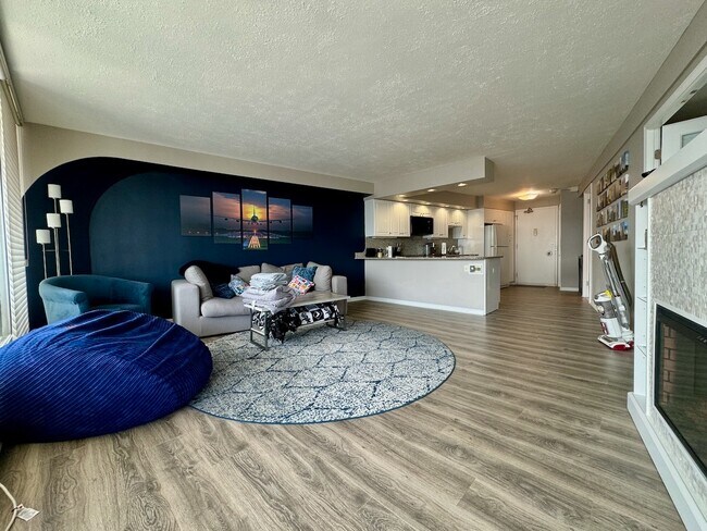 Photo - 300 N State St Unit 5033