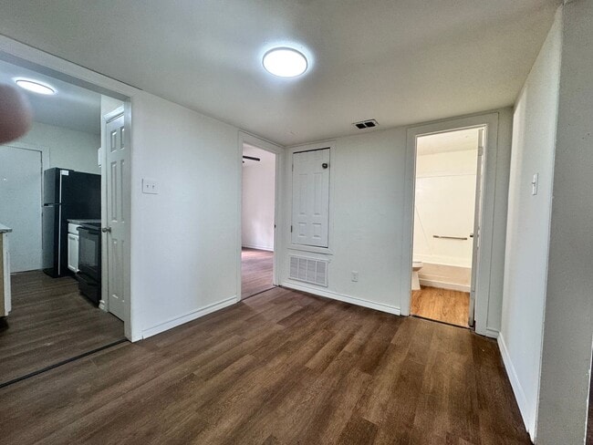 Photo - ONE BEDROOM APT WITH WATER PAID