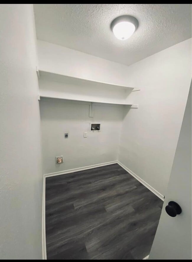 Glen Oaks Apartments